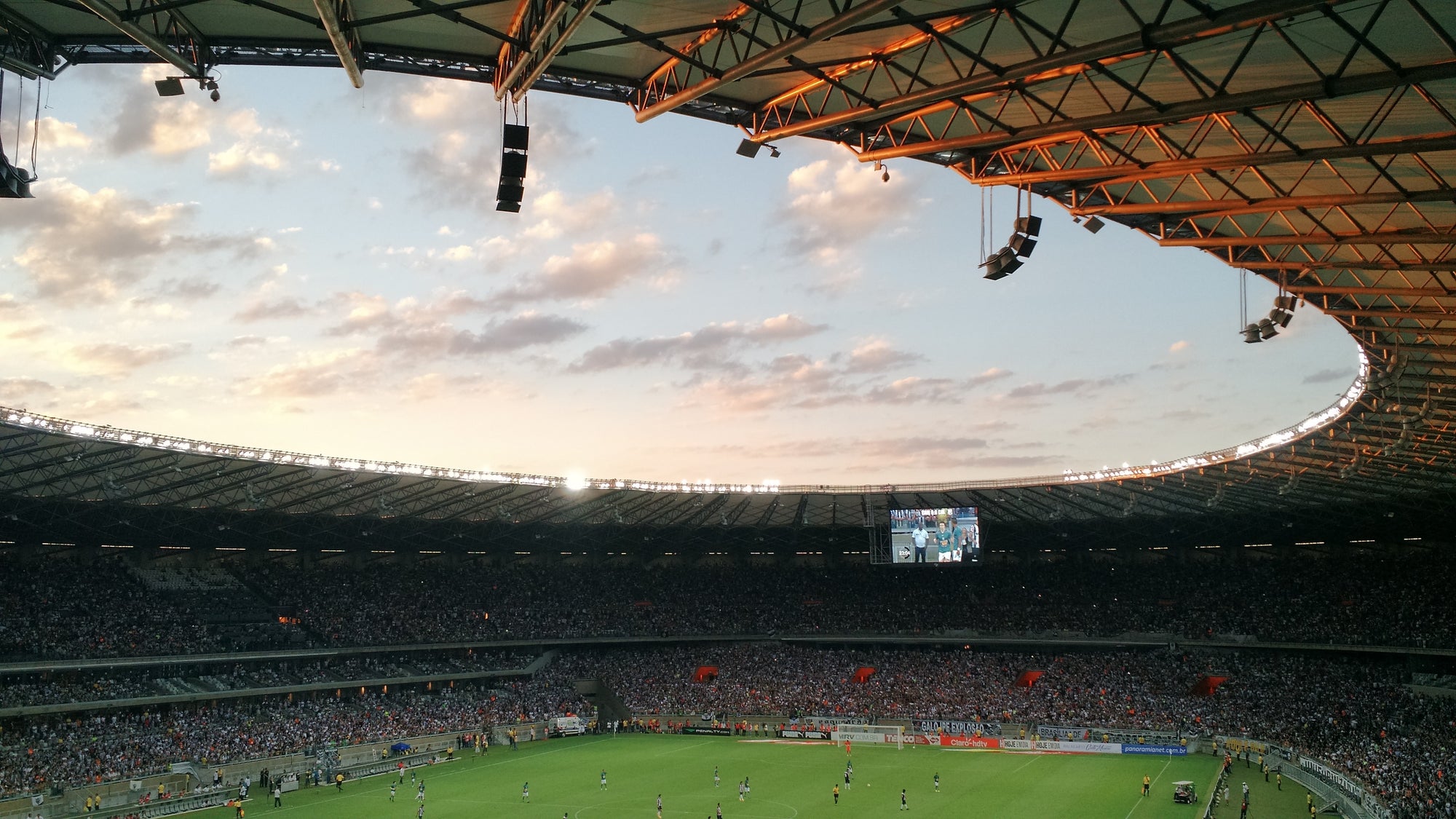 Fussballstadion mit vielen Zuschauern