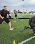 Ein Trainer nutzt den Antritt-Trainer und trainiert einen Athleten